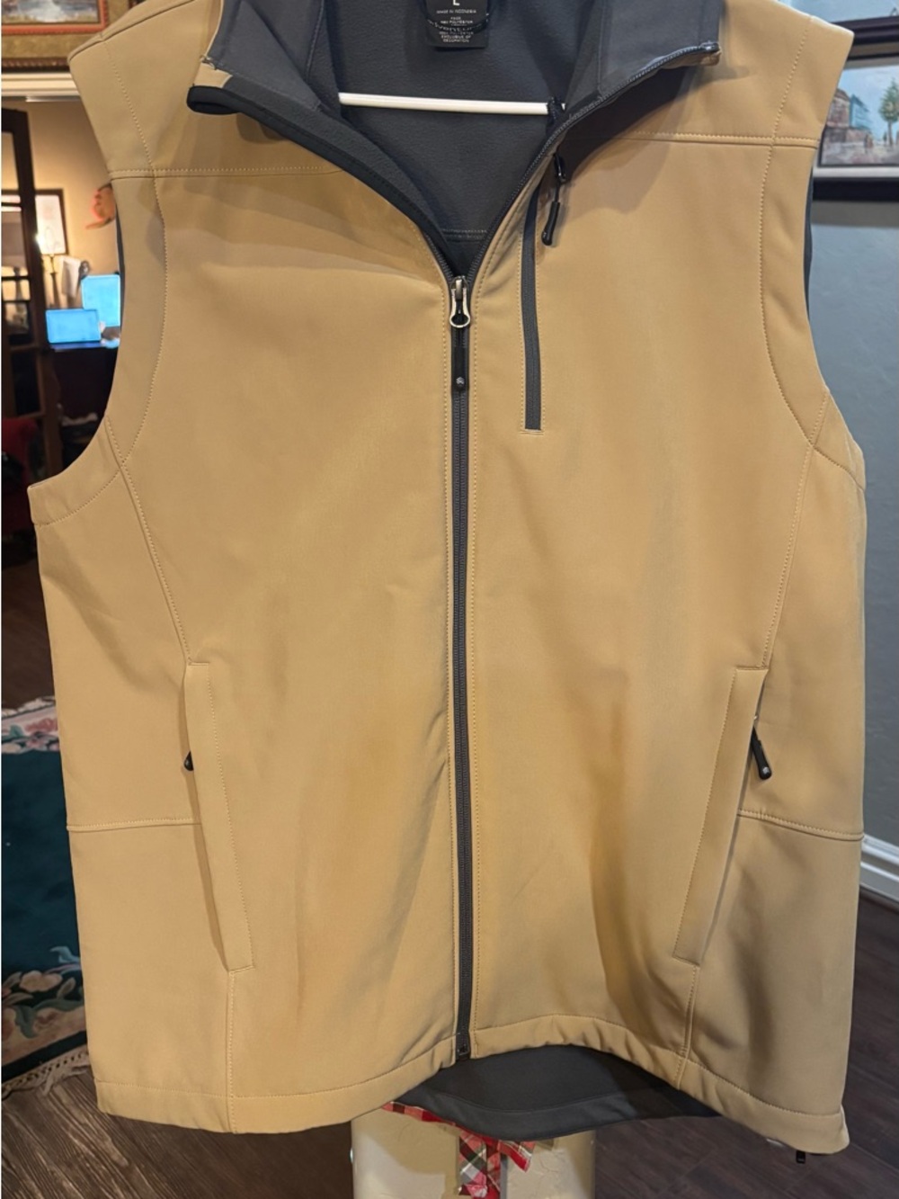 Solaris Men's large Tan Softshell Vest with Black Trim